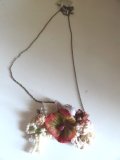 ティアラ　リボンビーズと花飾りネックレス
