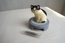 画像1: デコレ　ハッピーキャットデイ　掃除機型クリップホルダー　ハチワレ