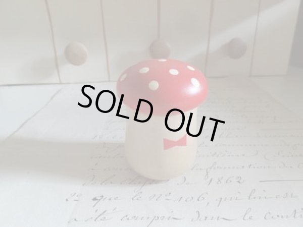 画像1: デコレ　きのこ乳歯入れ　RD (1)