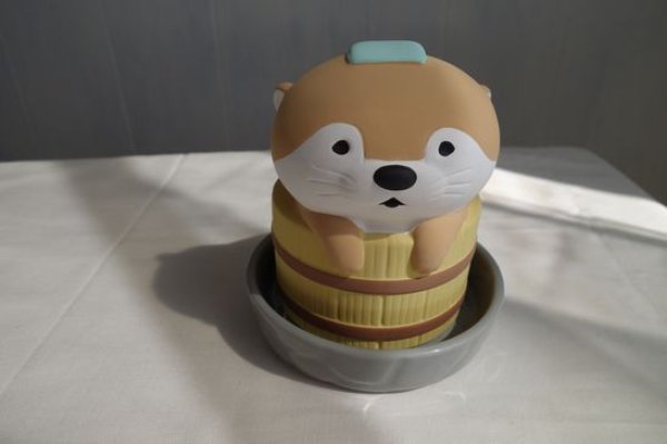 画像1: デコレ　潤いマスコット　風呂桶　かわうそ (1)