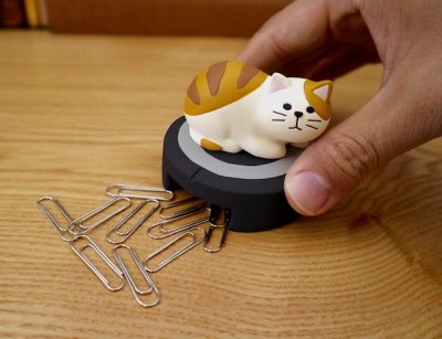 画像2: デコレ　ハッピーキャットデイ　掃除機型クリップホルダー　トラ猫