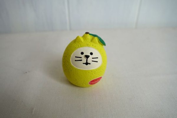 画像1: デコレ　コンコンブル　フルーツ猫だるま　レモン (1)