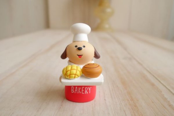 画像1: デコレ　コンコンブル　パン屋の店員わんこ (1)