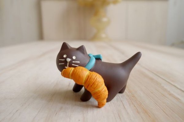 画像1: デコレ　コンコンブル　パン運び子猫　クロワッサン (1)