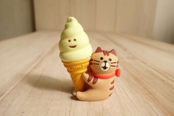 画像1: デコレ　コンコンブル　光るソフトクリーム猫 (1)